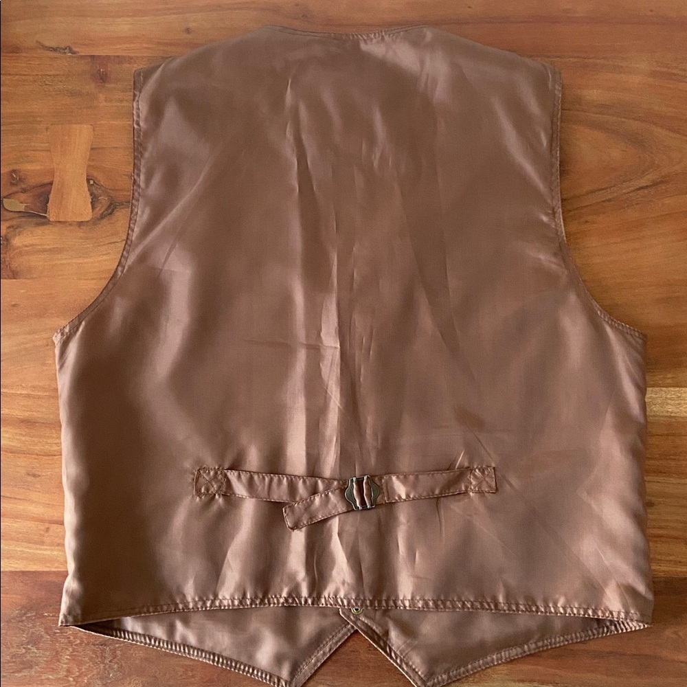 Vintage mens brown suede vest textured western gold tone snap cinch back large - Picture 15 of 16